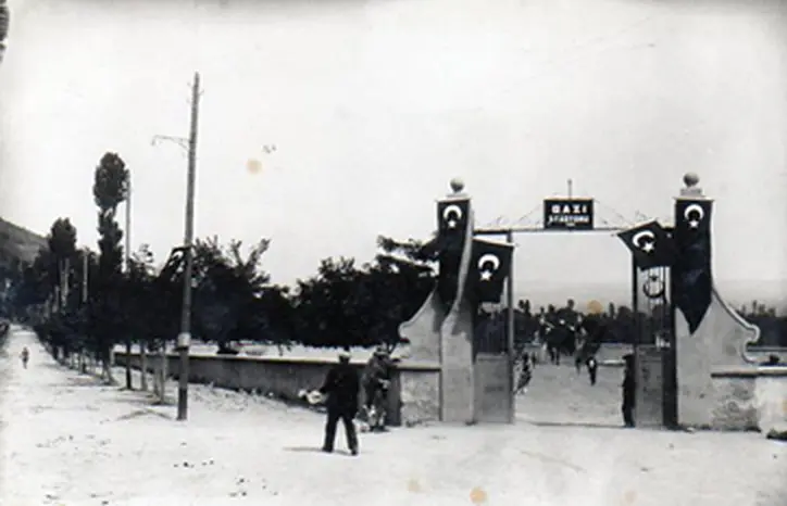 1936 yılında Kastamonu Gazi Stadı girişinden tarihî görünüm