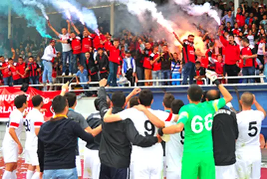 Kastamonuspor futbolcuları ve taraftarlarının Gazi Stadı kutlaması