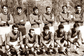 Kastamonuspor 1966 kırmızı-siyahlı takım kadrosu